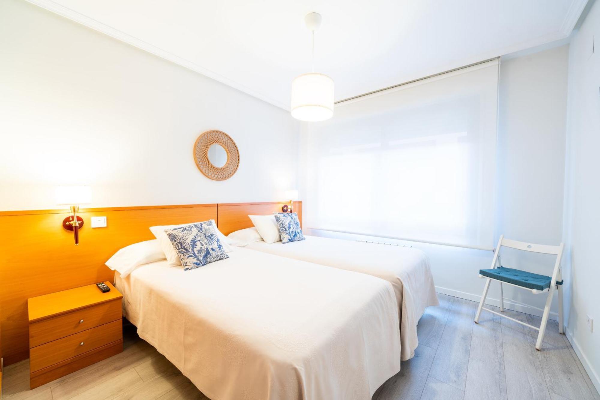 Apartamentos Go - Genova Parquesol - Parking Gratuito バリャドリド エクステリア 写真