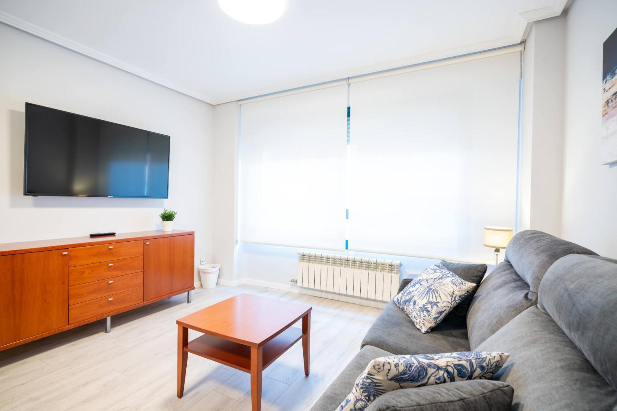 Apartamentos Go - Genova Parquesol - Parking Gratuito バリャドリド エクステリア 写真