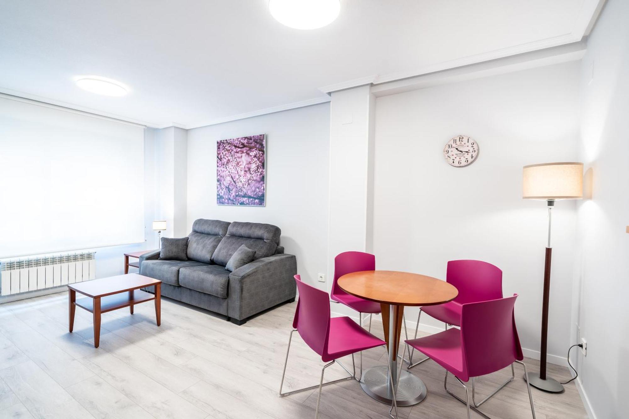 Apartamentos Go - Genova Parquesol - Parking Gratuito バリャドリド エクステリア 写真