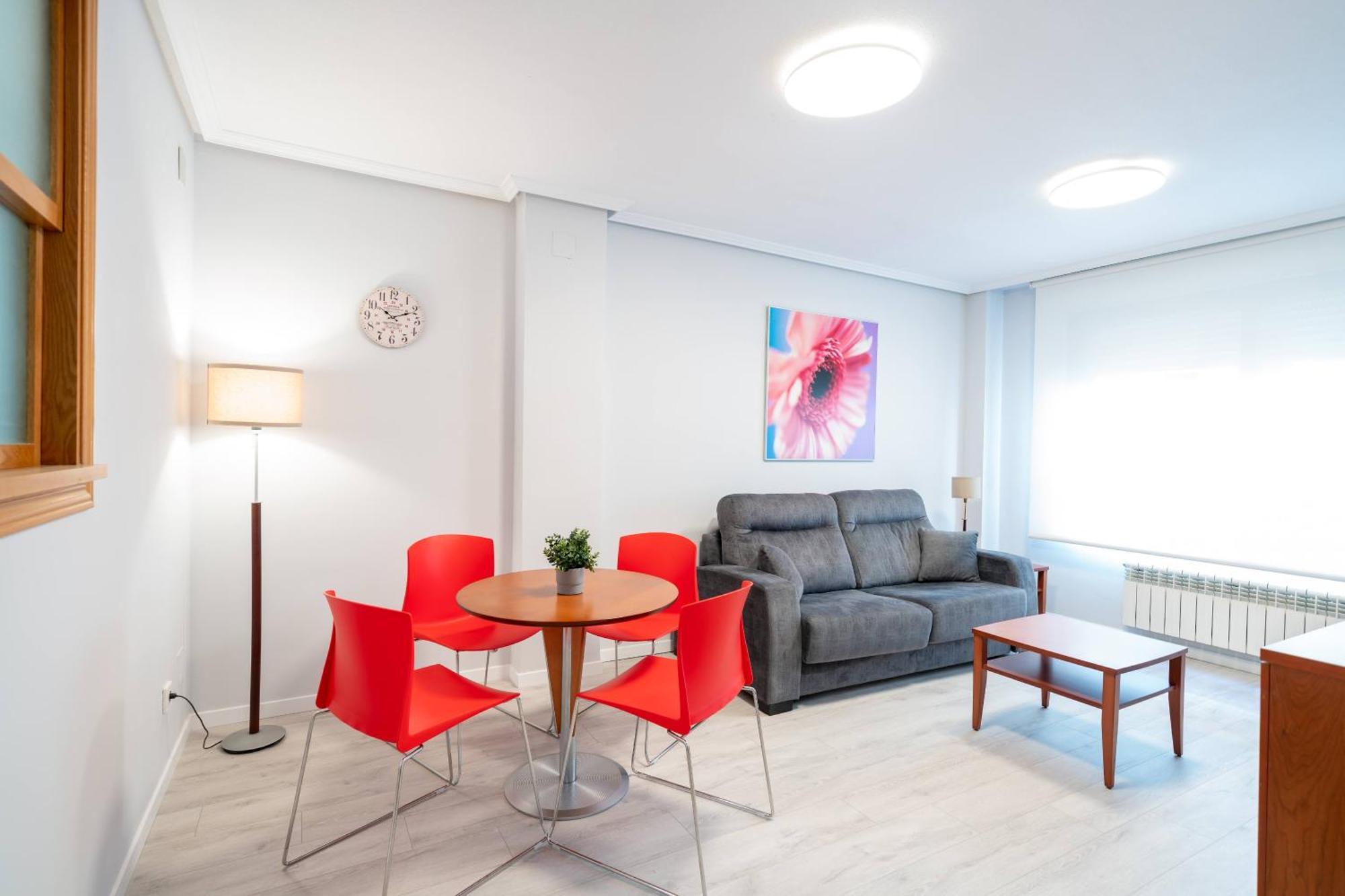 Apartamentos Go - Genova Parquesol - Parking Gratuito バリャドリド エクステリア 写真